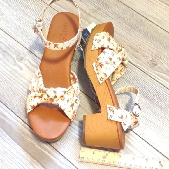 (43-2177) Women's Eleanor Heels - Universal Thread Cream 11 - Picture 4 of 11